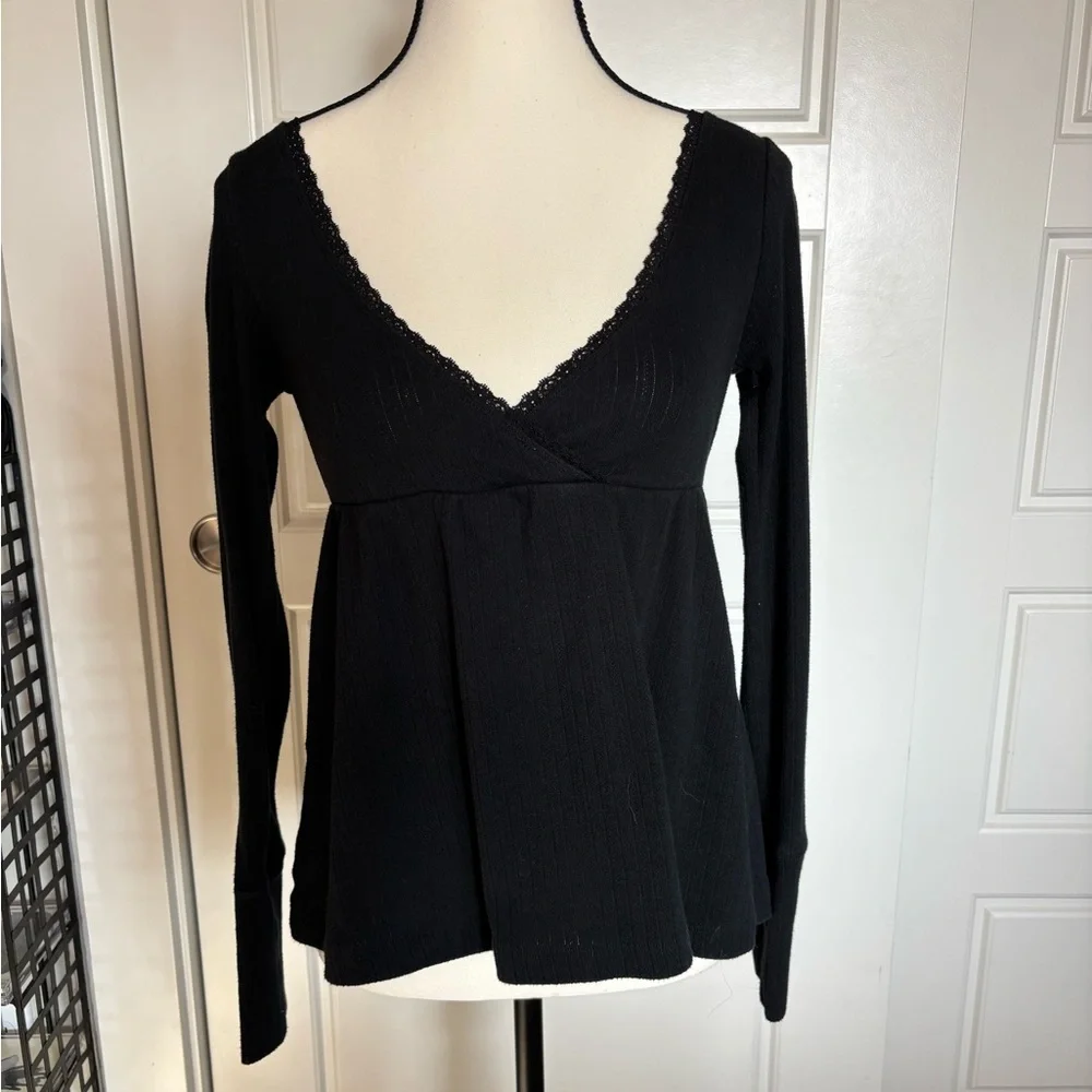 Three Hollister V-Neck Tops - Picture 1 of 3